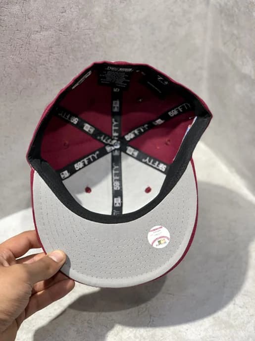 کلاه کپ برند New Era فیت بک سایز 1/8 7 طرح فیلادلفیا زرشکی — تصویر ۷