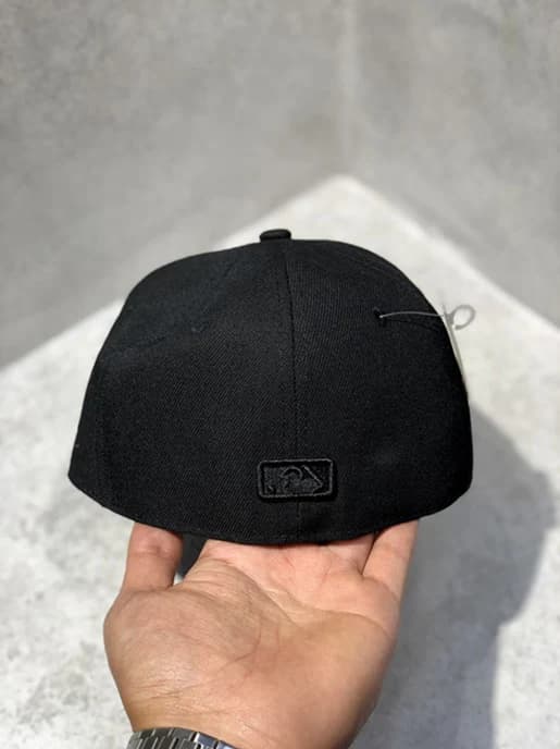 کلاه کپ برند New Era فیت بک سایز 1/8 7 طرح Jay مشکی — تصویر ۵