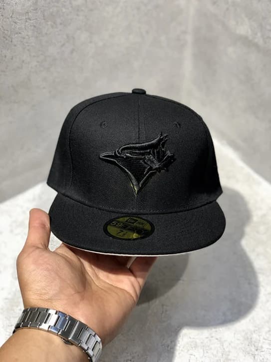 کلاه کپ برند New Era فیت بک سایز 1/8 7 طرح Jay مشکی — تصویر ۱۰