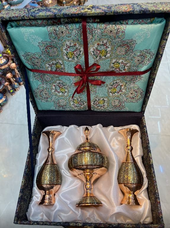 ست شکلات خوری و گلدان مس خاتم طرحدار و جعبه ترمه — تصویر ۲