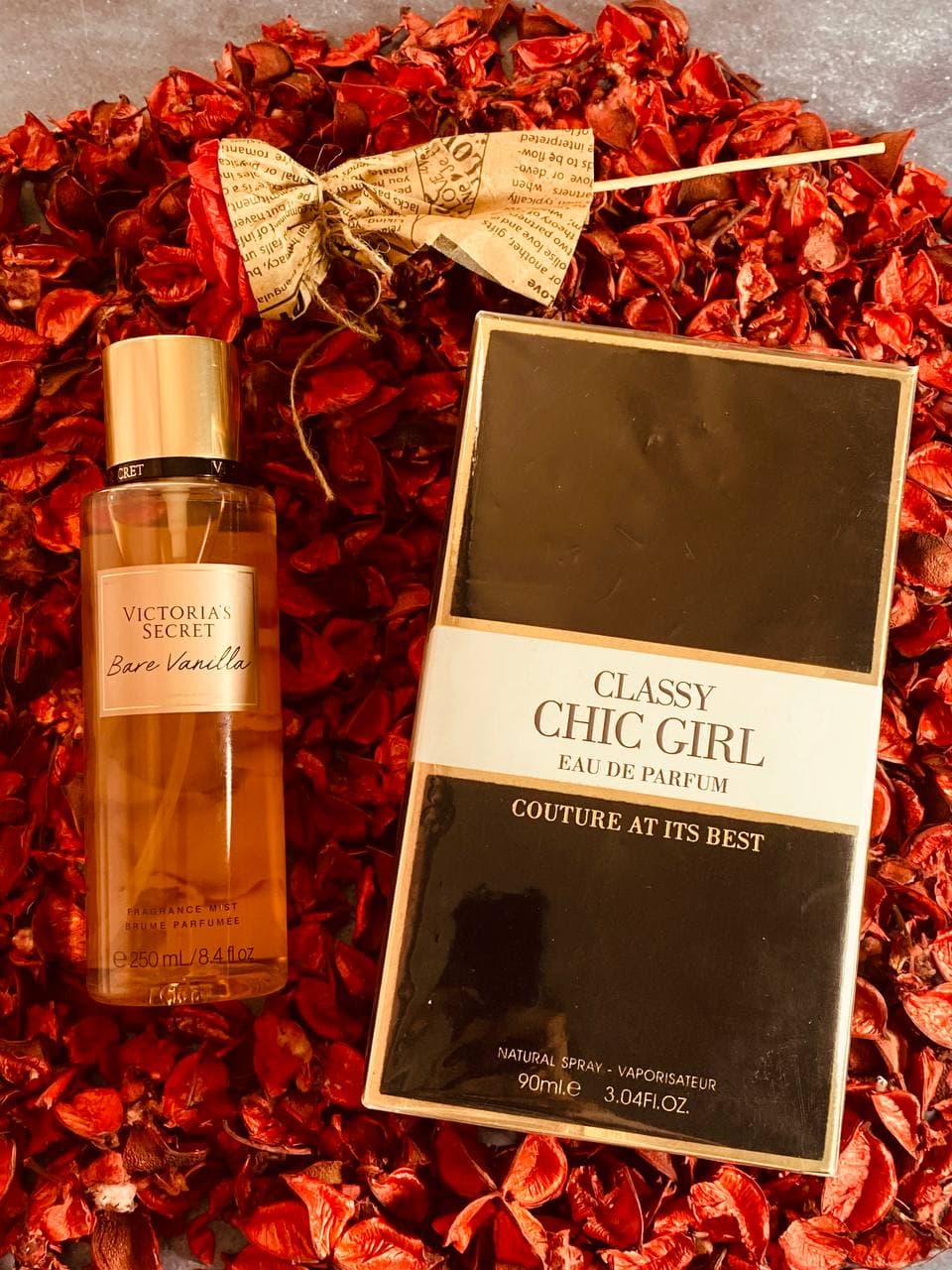 پک کادویی عطر گود گرل + بادی اسپلش بیر وانیلا ویکتوریا سکرت – کد21 — تصویر ۵