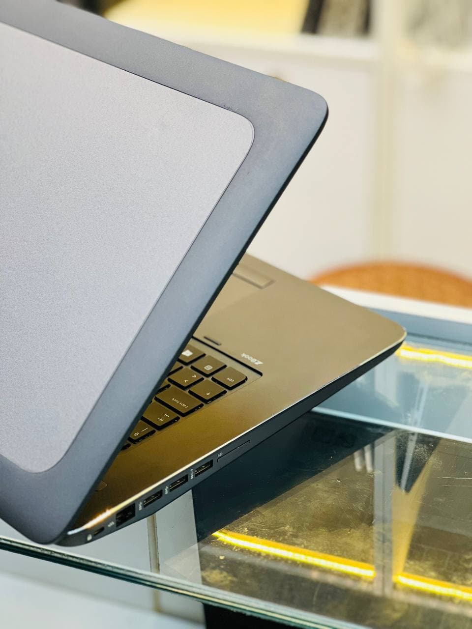 لپ تاپ HP ZBook 17 G3 Xeon 1535M | 16GB | SSD 1TB | M5000M 8GB | 17 inch FHD — تصویر ۴