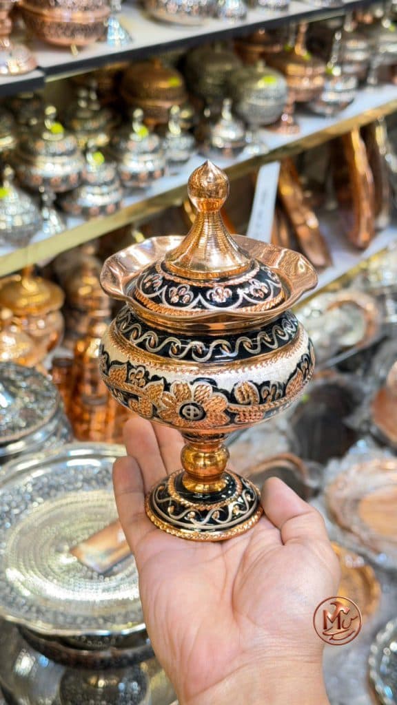 قندان مسی نقره کوب پایه دار — تصویر ۲