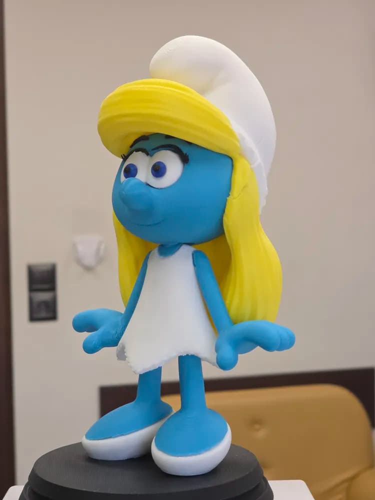 💙 فیگور اسمورفِت (Smurfette) | چاپ سهبعدی رنگشده | +PLA | ارتفاع ۲۱ سانتیمتر — تصویر ۷