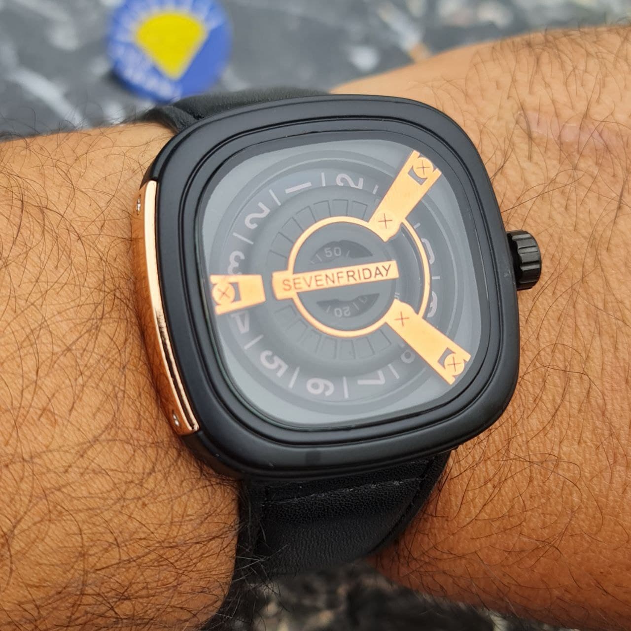 ساعت مردانه سون فرایدی مربع کد 4255 بند چرم مشکی — تصویر ۹