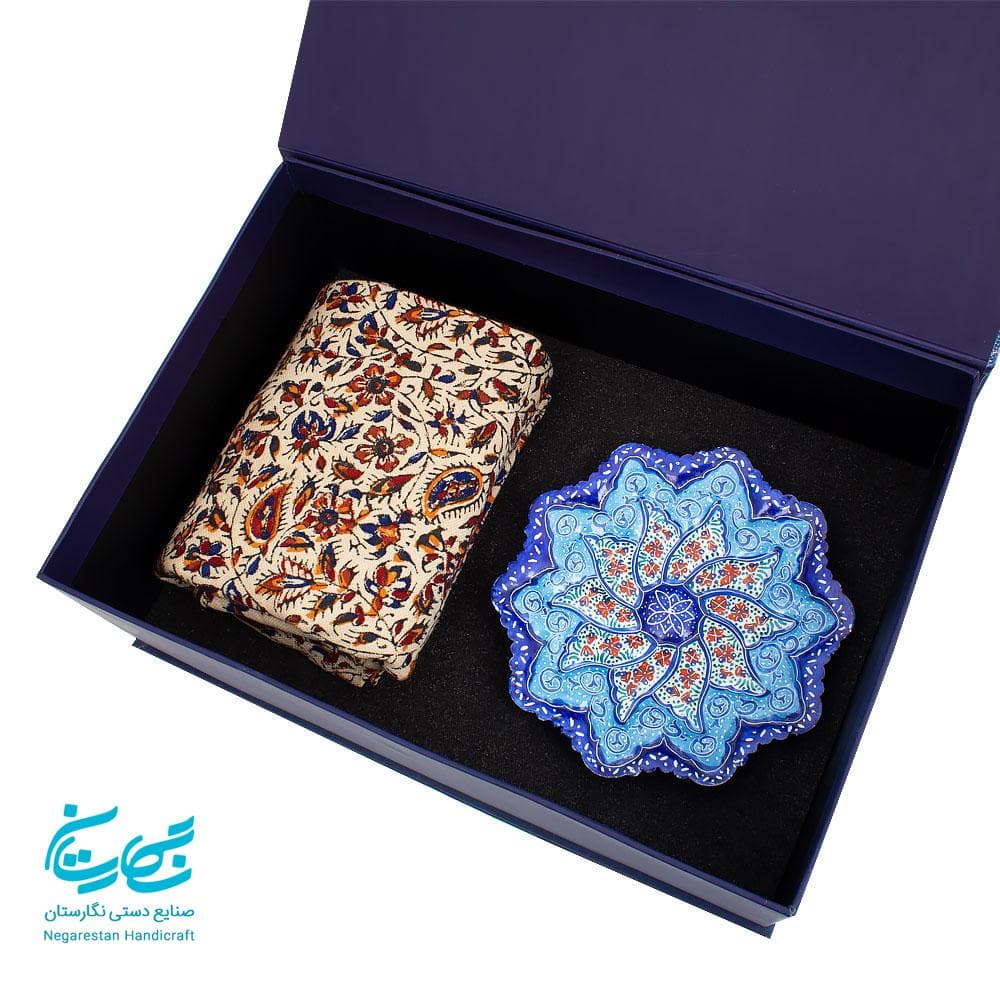 بشقاب میناکاری 16 و رومیزی قلمکار با جعبه هاردباکس — تصویر ۴