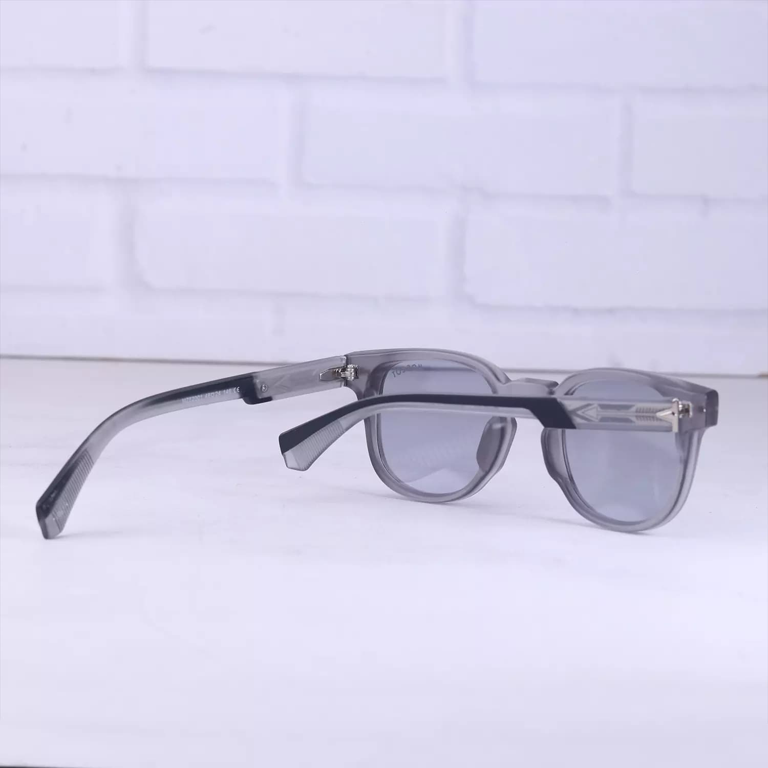 عینک آفتابی موسکات فریم طوسی مات 62001/4 — تصویر ۴