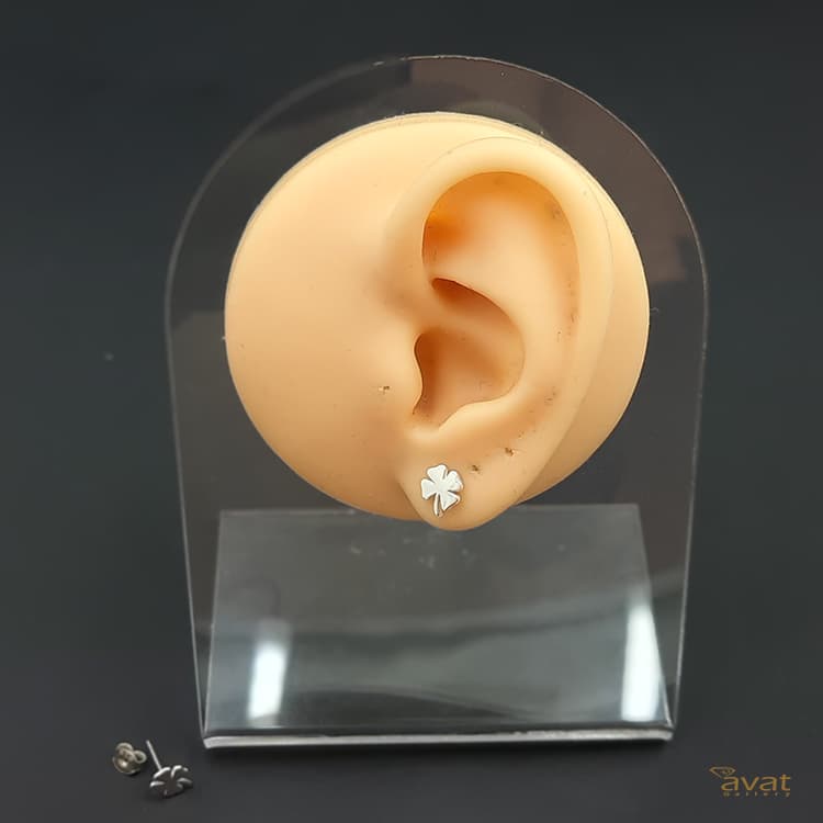 گوشواره میخی نقره طرح شبدر