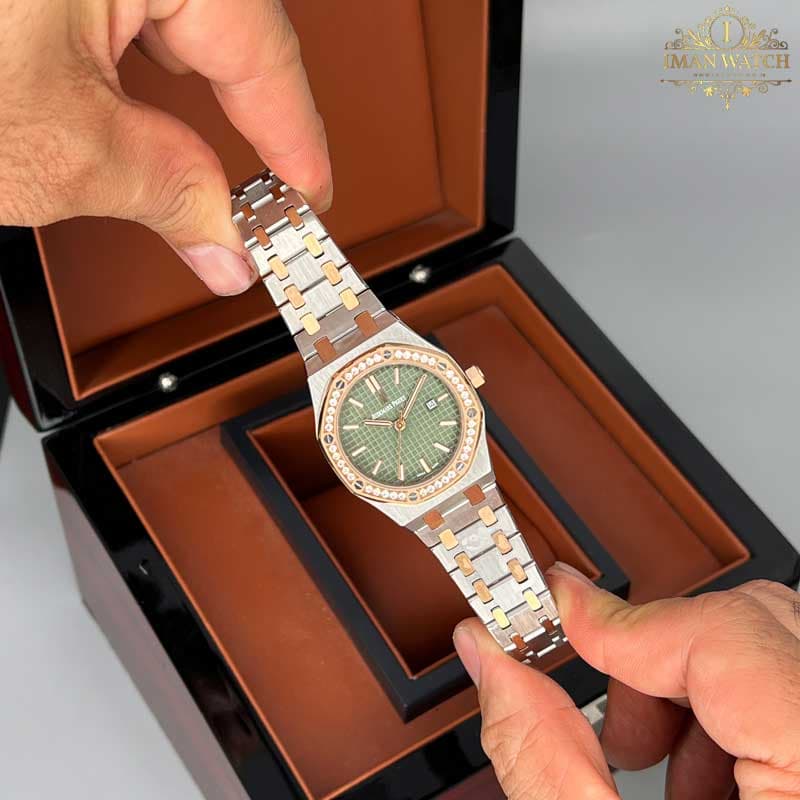 ساعت زنانه اودمار پیگه دو رنگ رزگلد نقره ای صفحه سبز Audemars piguet 2025 — تصویر ۸