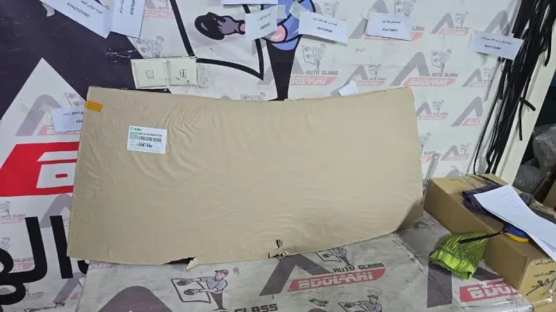 شیشه عقب کیا کارنز — تصویر ۳