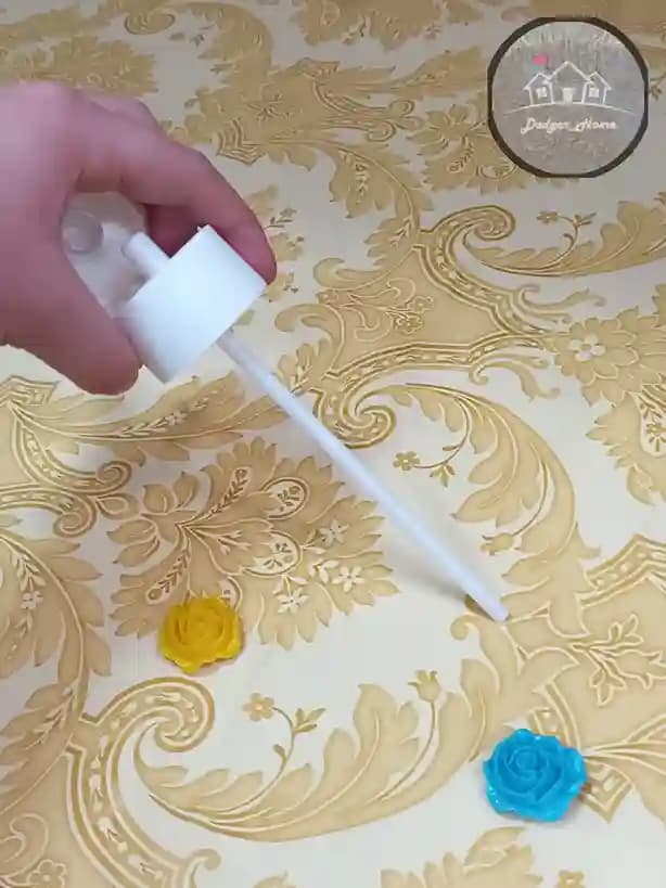 قمقمه عینکی کلاه دار — تصویر ۹