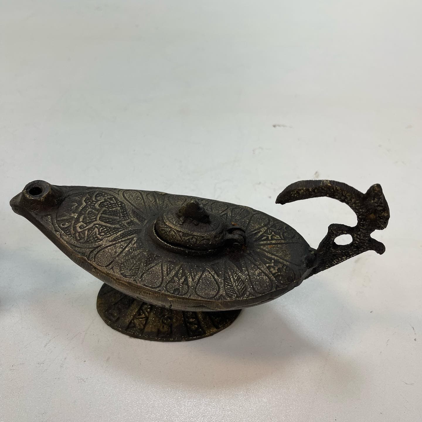 یک جفت پیسوز برنجی دم عقربی طرح قدیم — تصویر ۱۱