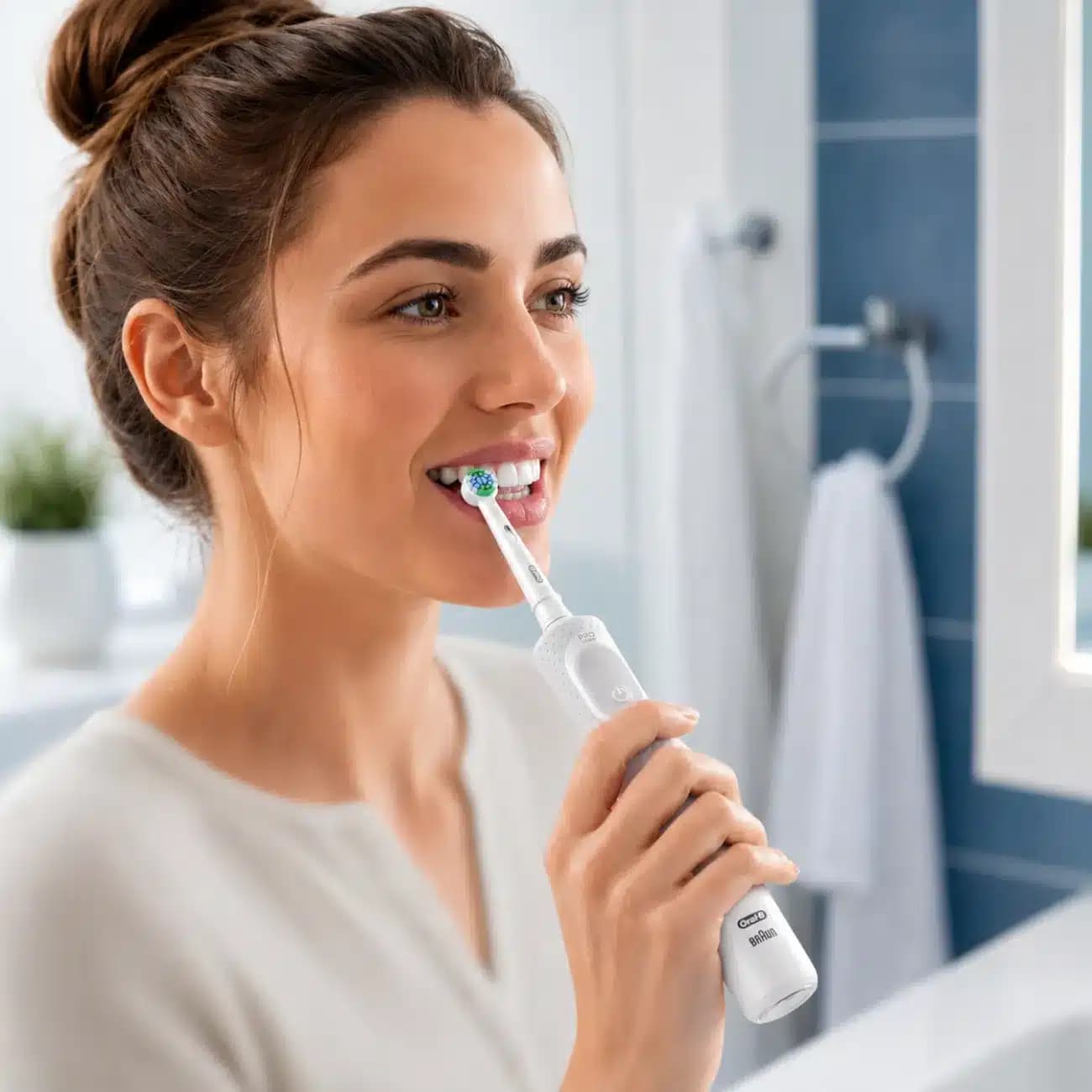مسواک برقی شارژی اورال بی Oral-B مدل Vitality Precision Clean — تصویر ۱۲