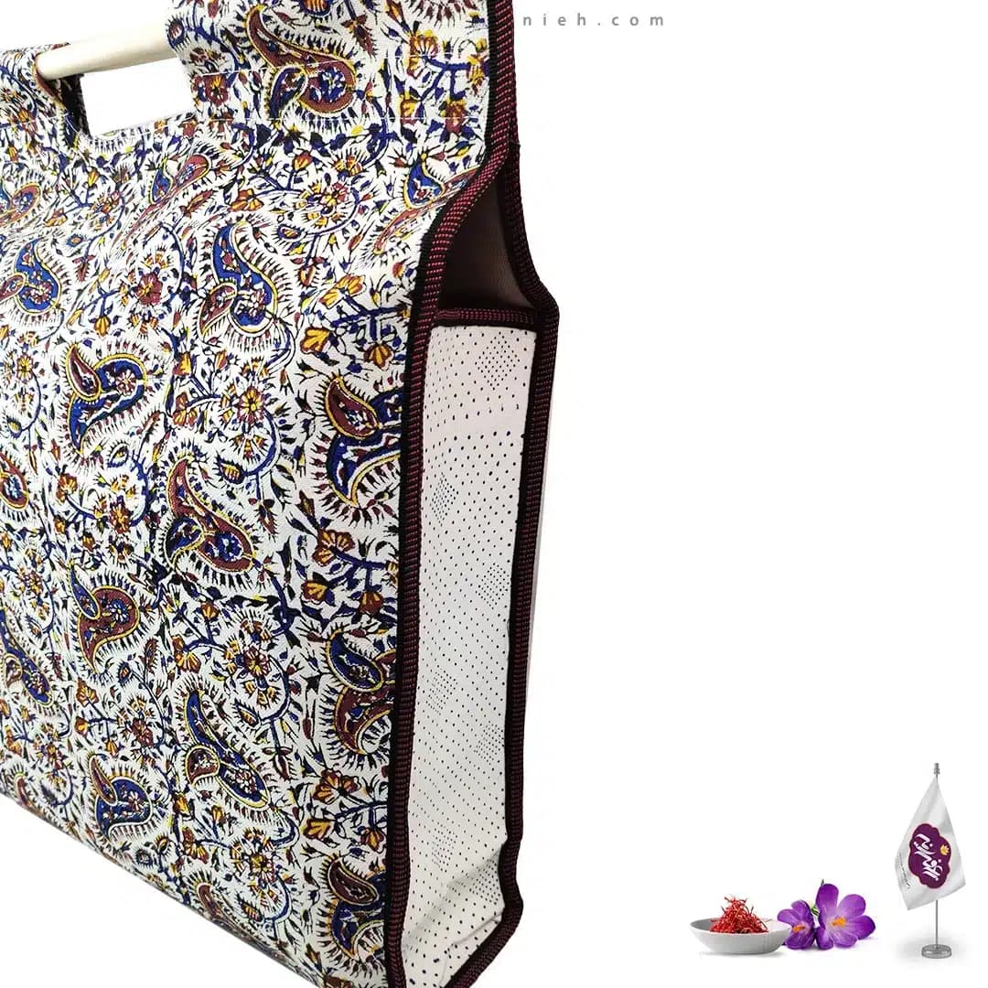کیف هدیه قلمکار با دسته چوبی سایز 50*50 سانتیمتر — تصویر ۱۰