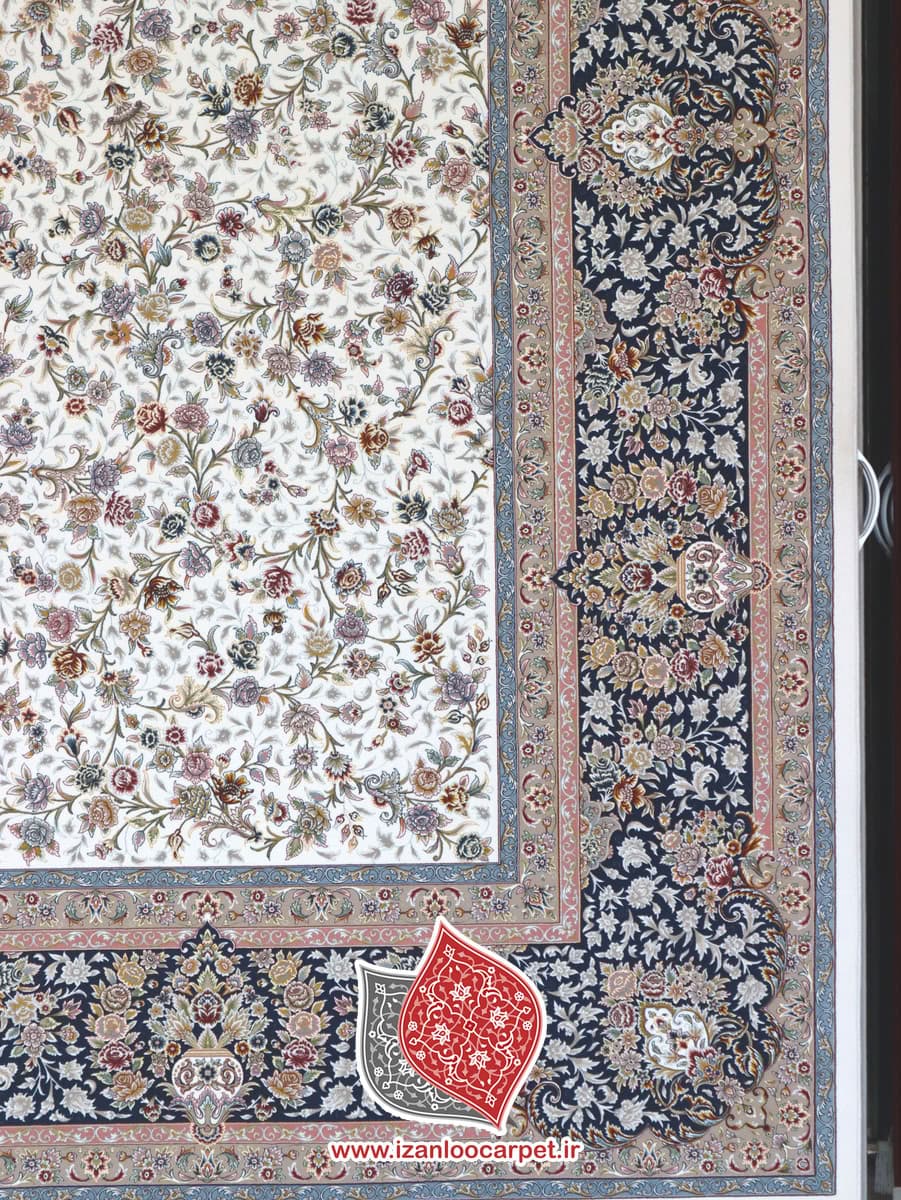 فرش زمرد مشهد طرح 45006 کرم سورمه ای 1500 شانه تراکم 4500 تمام نخ اکریلیک — تصویر ۱۲