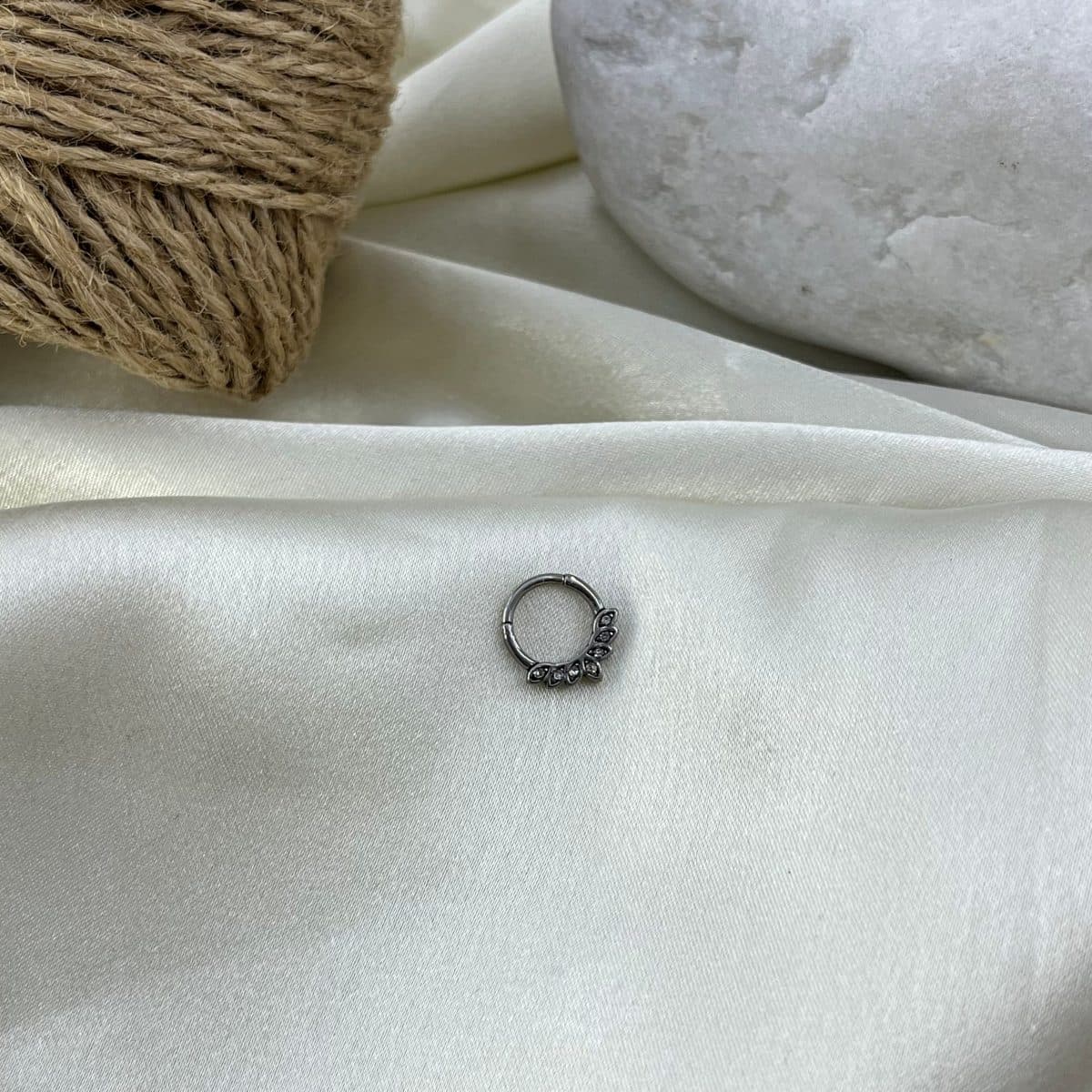 پیرسینگ گوش زنانه مدل نگین جواهری کد P4912 — تصویر ۶