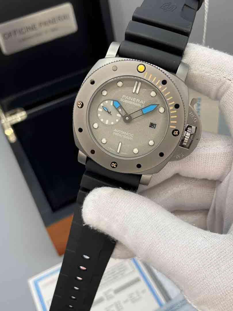 ساعت پنرای Submersible مردانه اتوماتیک قاب نقره ای بند مشکی صفحه خاکستریPanerai-2024-k