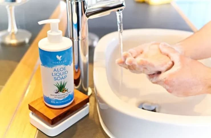 Forever Aloe Liquid Soap | صابون مایع آلوئهورا فوراور؛ شوینده ملایم دست، صورت و بدن با آبرسانی طبیعی پوست — تصویر ۶