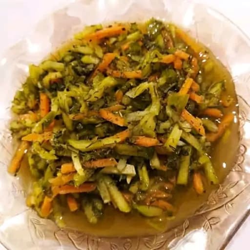 ترشی خیار وهویج وسبزیجات معطر یک کیلویی گیلان.رشت — تصویر ۴