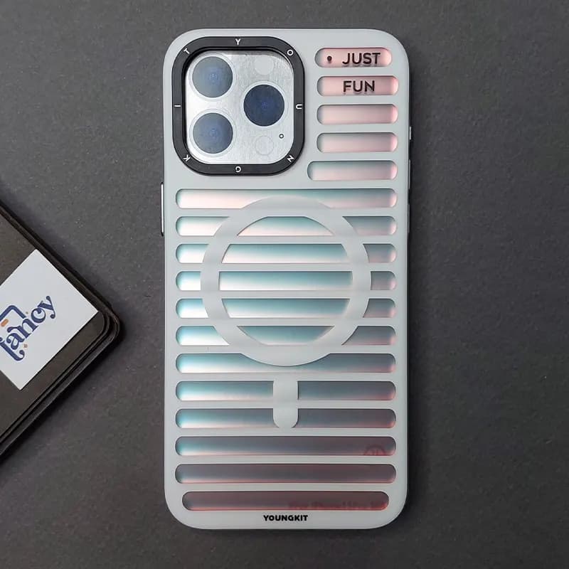 قاب گوشی یانگ کیت رنگ متغیر لیزری Geek Color-Changing Luggage-Inspired — تصویر ۴