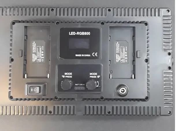 پنل نور ثابت Professional LED U800 RGB همراه 2 عدد باتری — تصویر ۳