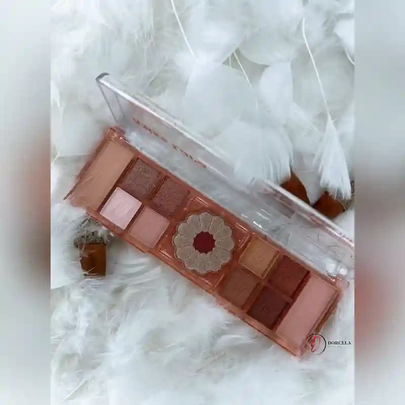 پالت سایه میس لارا طرح گل 12 رنگ — تصویر ۳