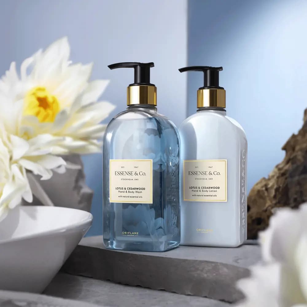 لوسیون بدن لوکس اسنس نیلوفر آبی و چوب سدر اوریفلیم Essense&Co. Lotus & Cedarwood Lotion — تصویر ۱۱