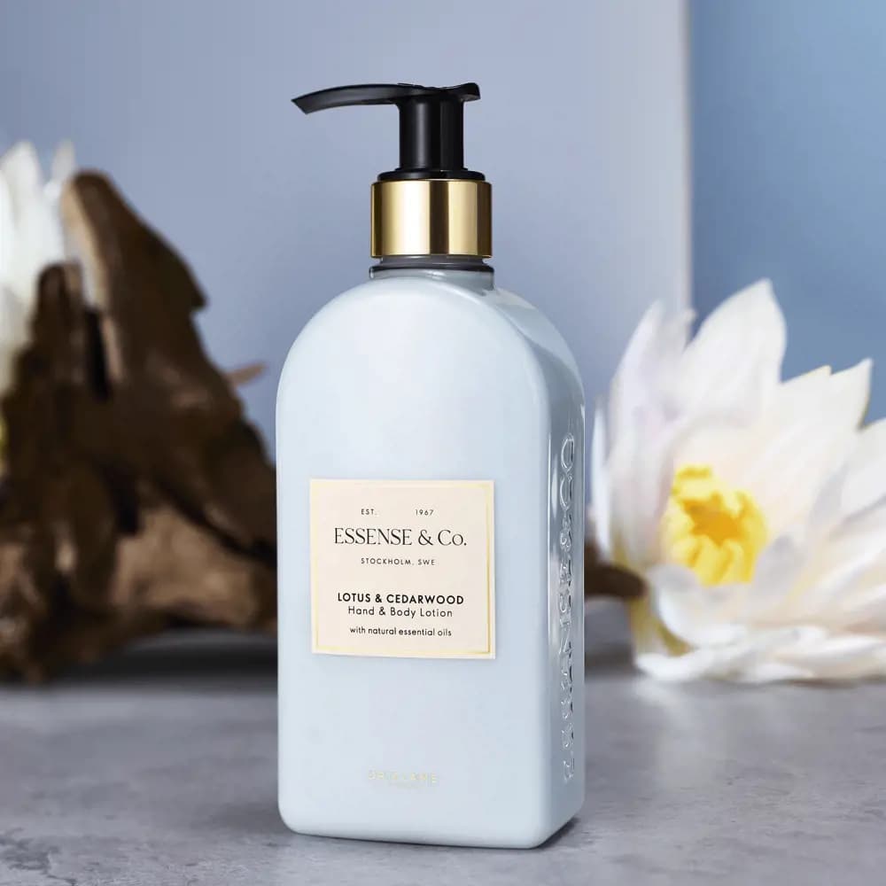 لوسیون بدن لوکس اسنس نیلوفر آبی و چوب سدر اوریفلیم Essense&Co. Lotus & Cedarwood Lotion — تصویر ۵