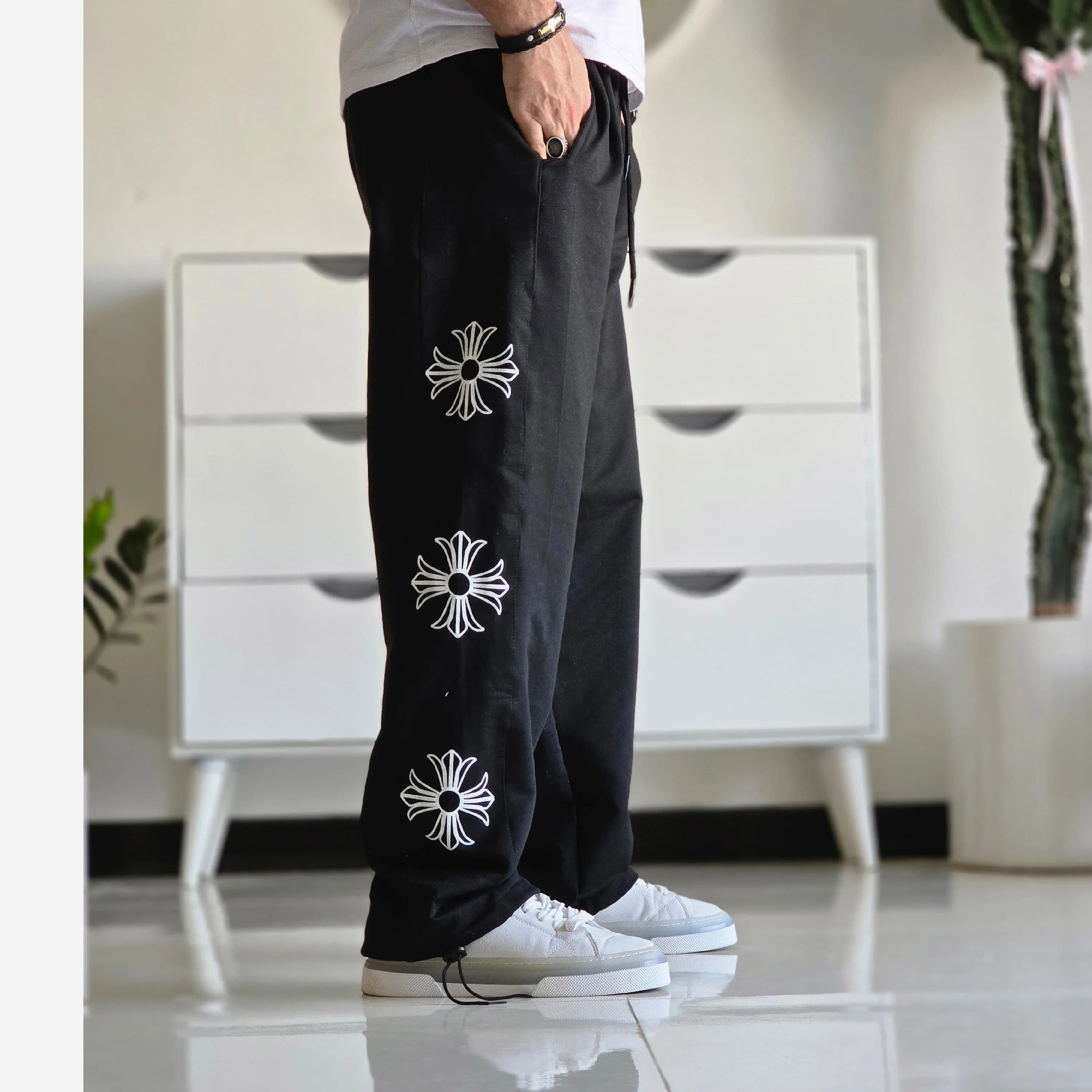 شلوار اسلش بگ کروم هارتز رنگ مشکی جنس گلکسی اسپان سایز XXL و XXXL — تصویر ۵