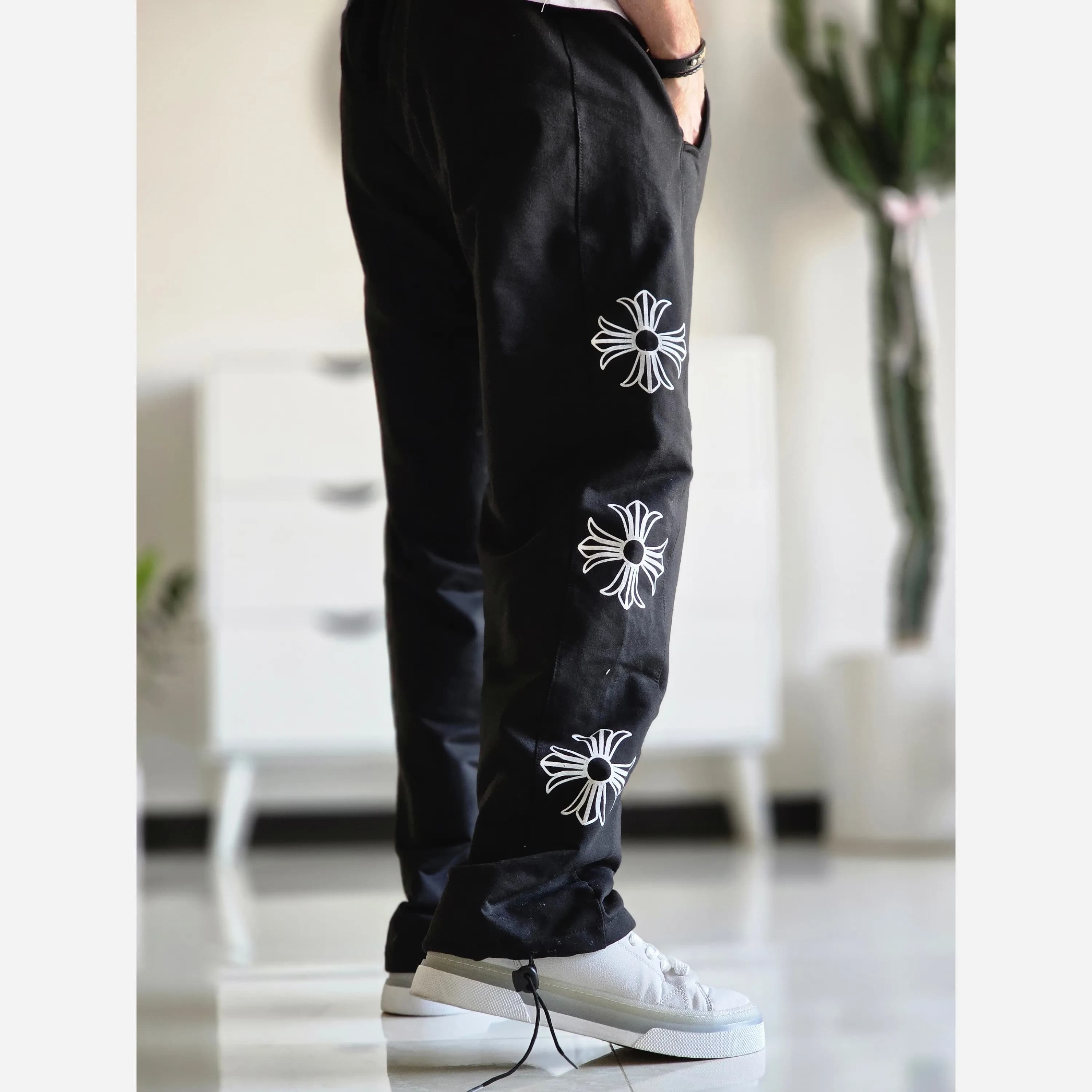 شلوار اسلش بگ کروم هارتز رنگ مشکی جنس گلکسی اسپان سایز XXL و XXXL — تصویر ۴