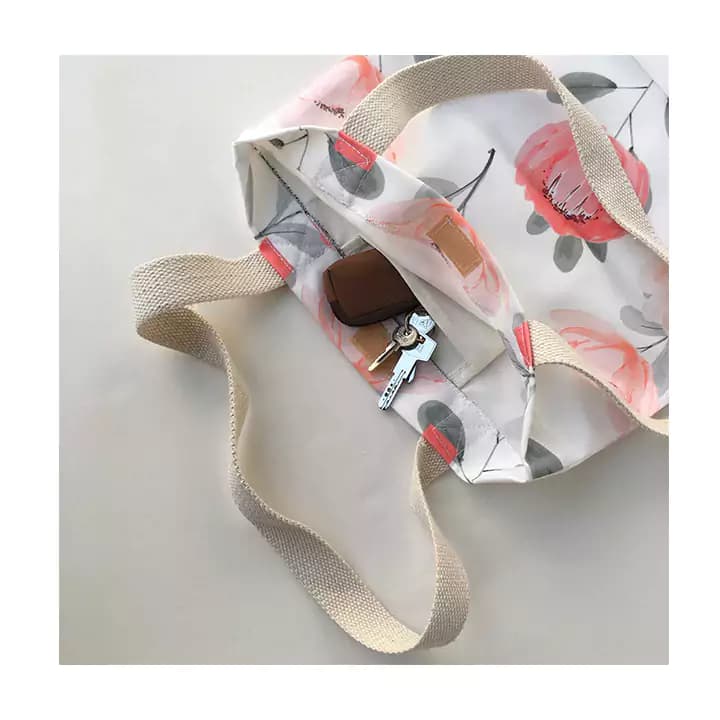 ساک پارچه ای گوشه طرح باغ گل هیتاچی — تصویر ۳