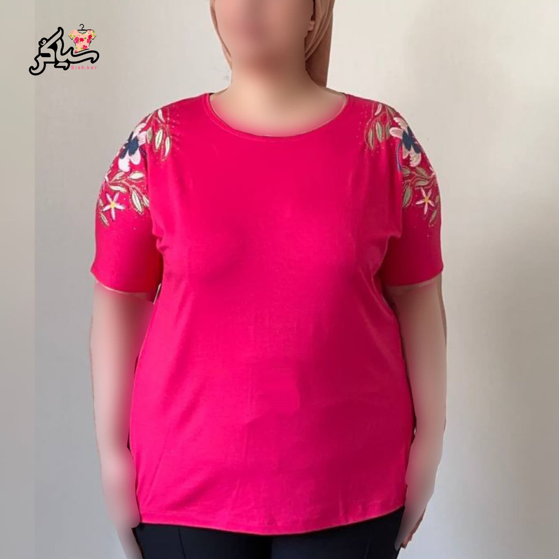 بلوز سایز بزرگ کشی وارداتی سرشانه گلدوزی صورتی — تصویر ۲