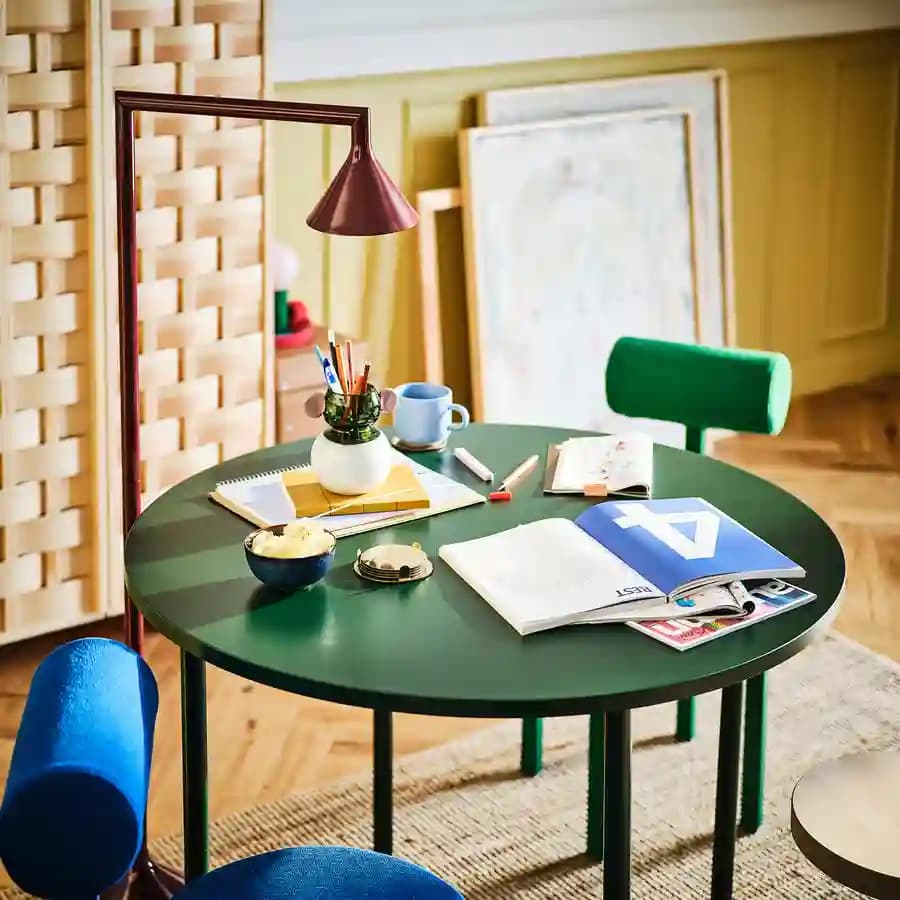 چراغ ایستاده ایکیا مدل IKEA PS 2026 رنگ قرمز تیره — تصویر ۳