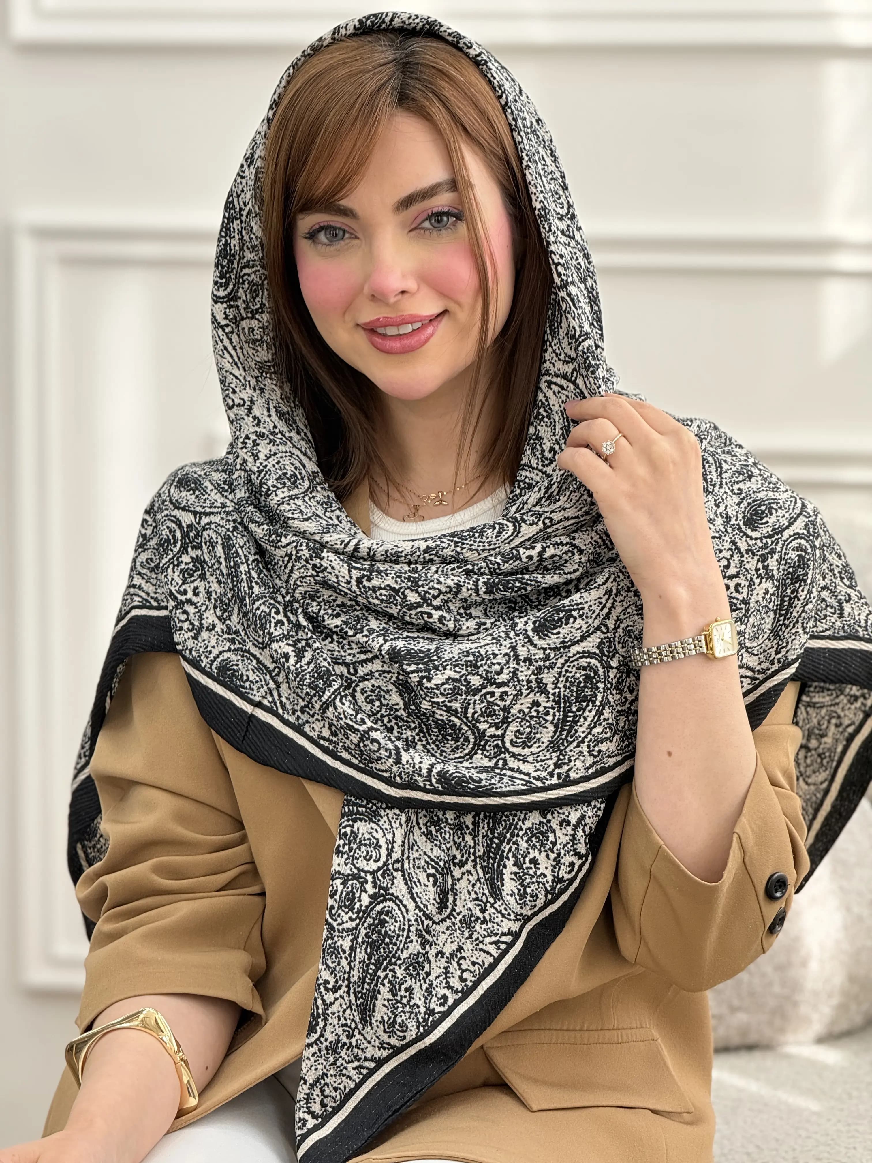 روسری نخی پلیسه طرح ترمه — تصویر ۳