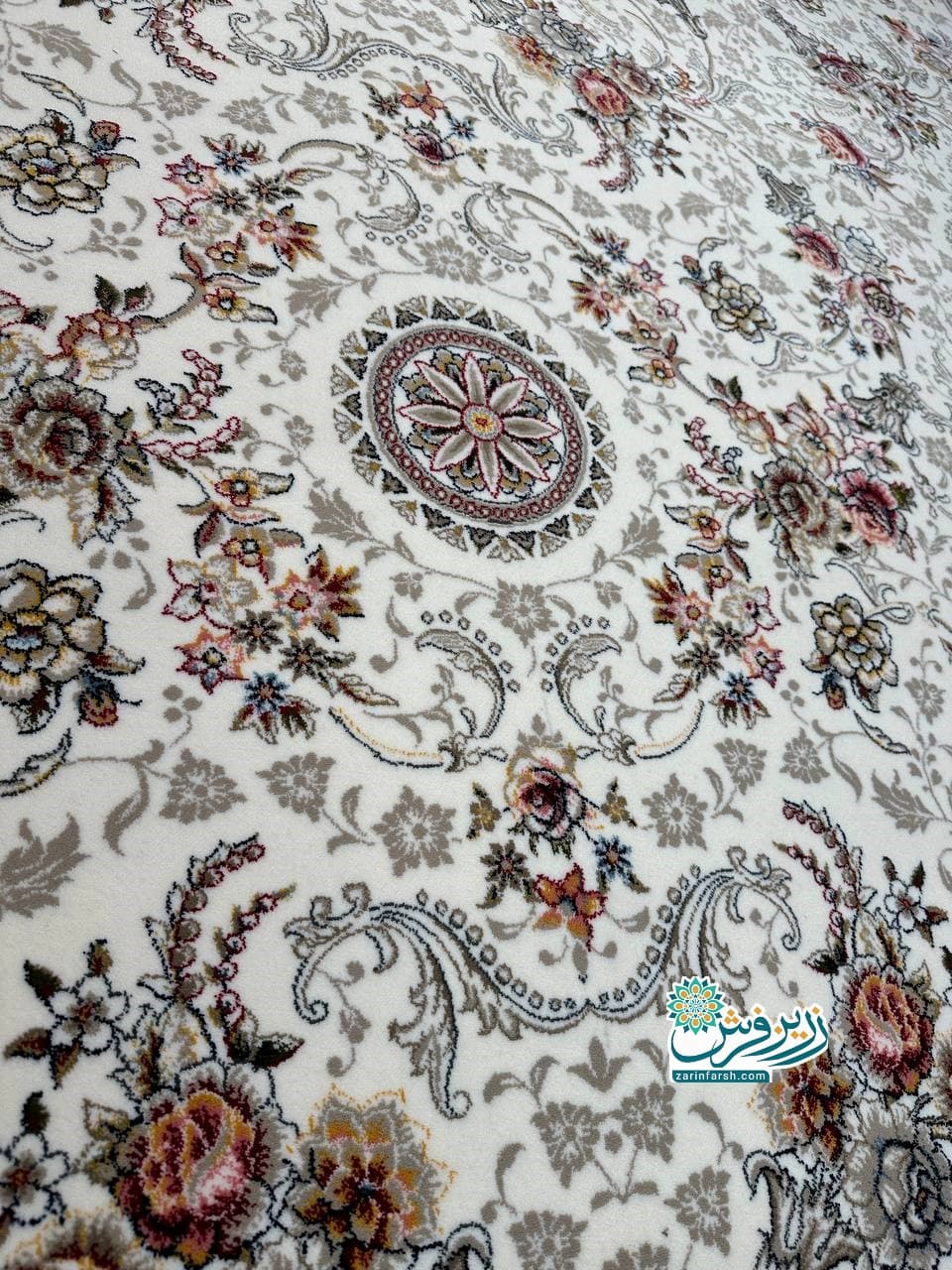 فرش خاطره کرم 700 شانه – تمام نخ اکریلیک — تصویر ۵
