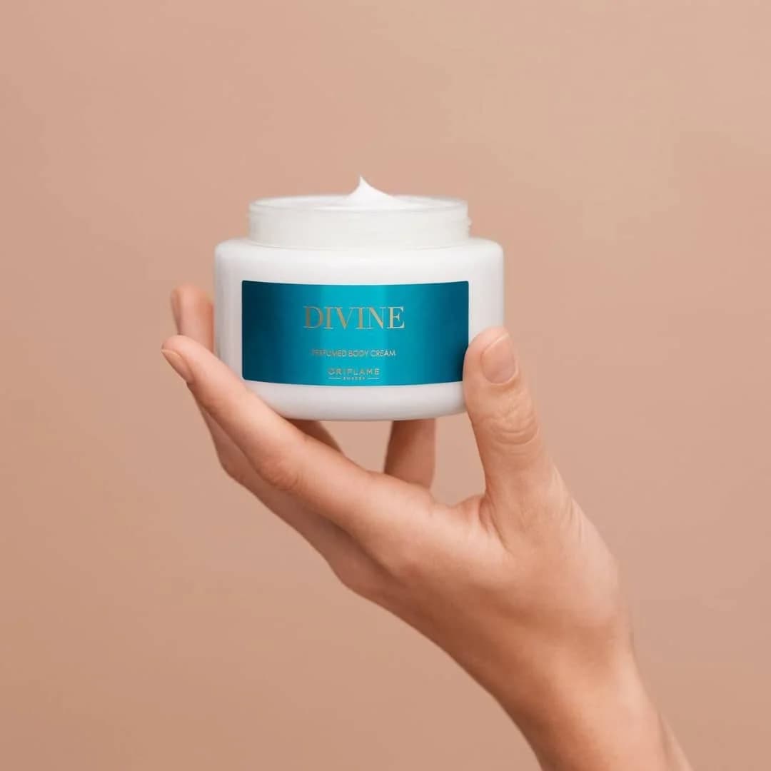 کرم بدن عطری دیواین آبی اوریفلیم Divine Perfumed Body Cream — تصویر ۳