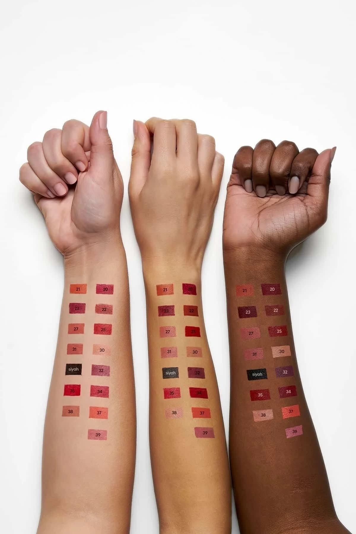 رژ لب جامد مات و مخملی گلدن رز Golden Rose مدل GR Velvet Matte Lipstick شماره 7 — تصویر ۱۲