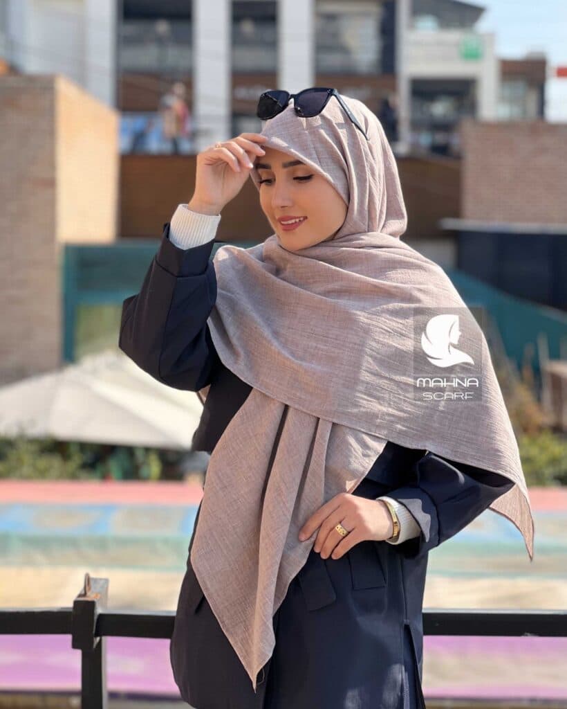 روسری وال نخی نسکافه ای — تصویر ۳