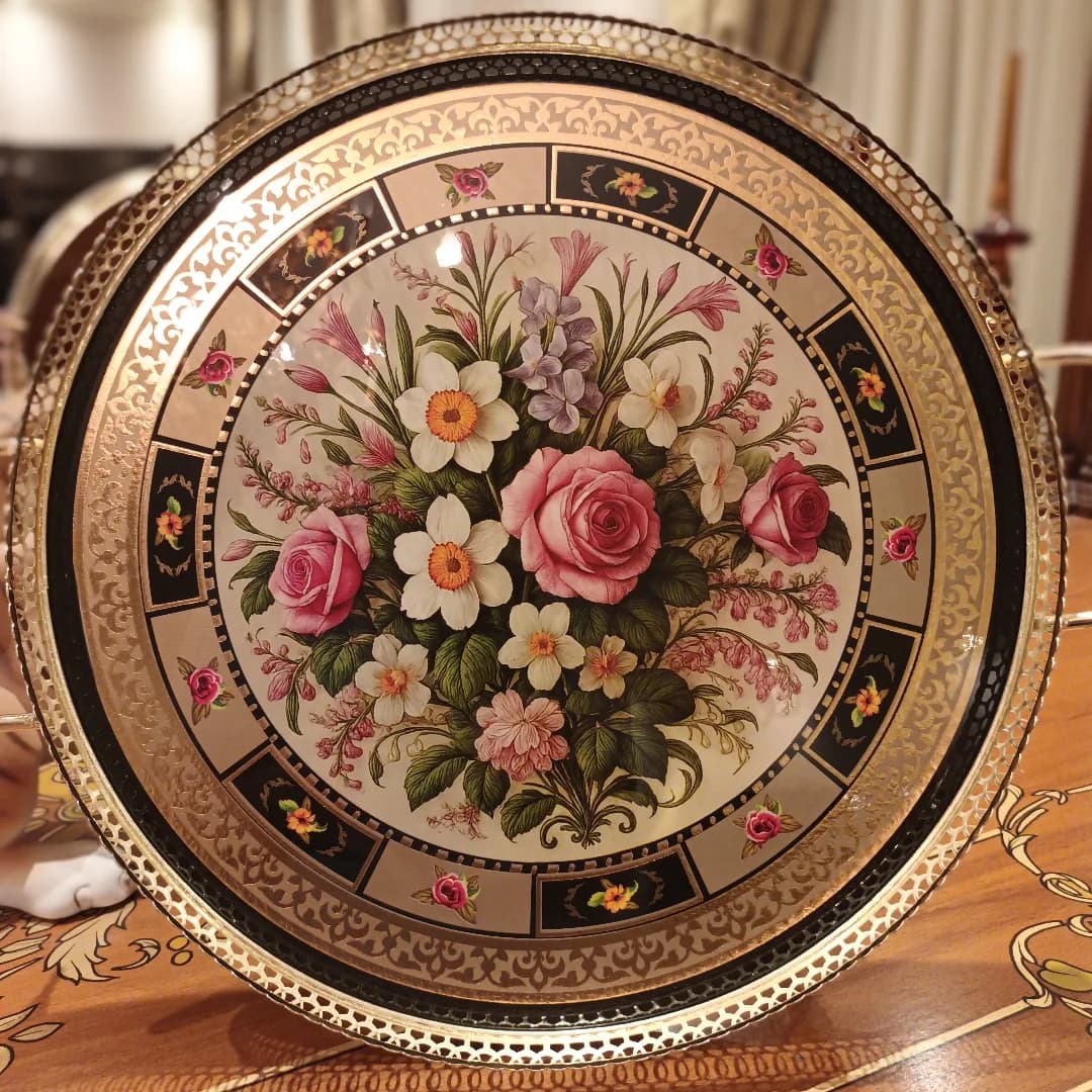 شیرینی خوری ورق طلا در سه سایز ۲4، ۳۰ و ۳6 سانتیمتر — تصویر ۴