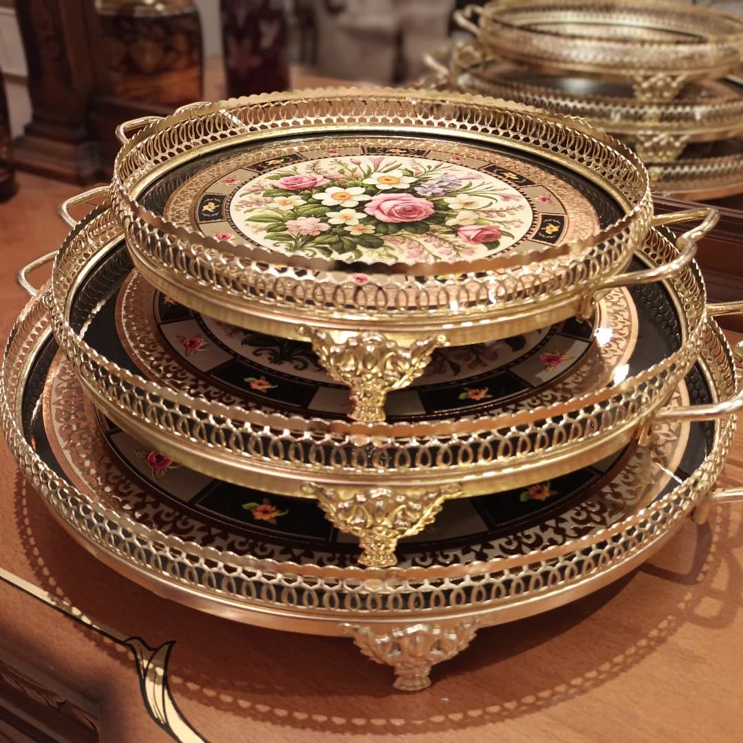 شیرینی خوری ورق طلا در سه سایز ۲4، ۳۰ و ۳6 سانتیمتر