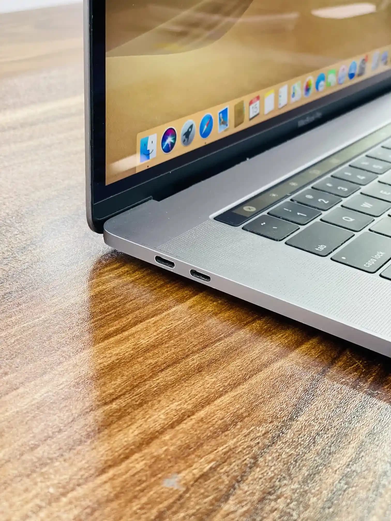 لپ تاپ MacBook Pro 2018 مشخصات i7 | 16gb | 500gb — تصویر ۶