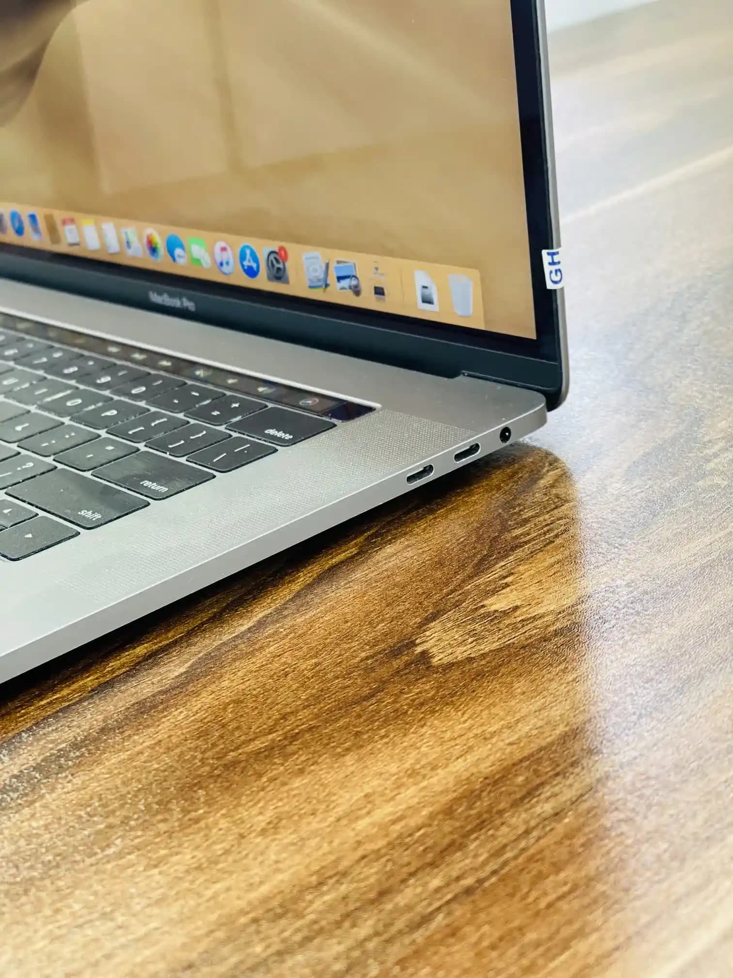 لپ تاپ MacBook Pro 2018 مشخصات i7 | 16gb | 500gb — تصویر ۵