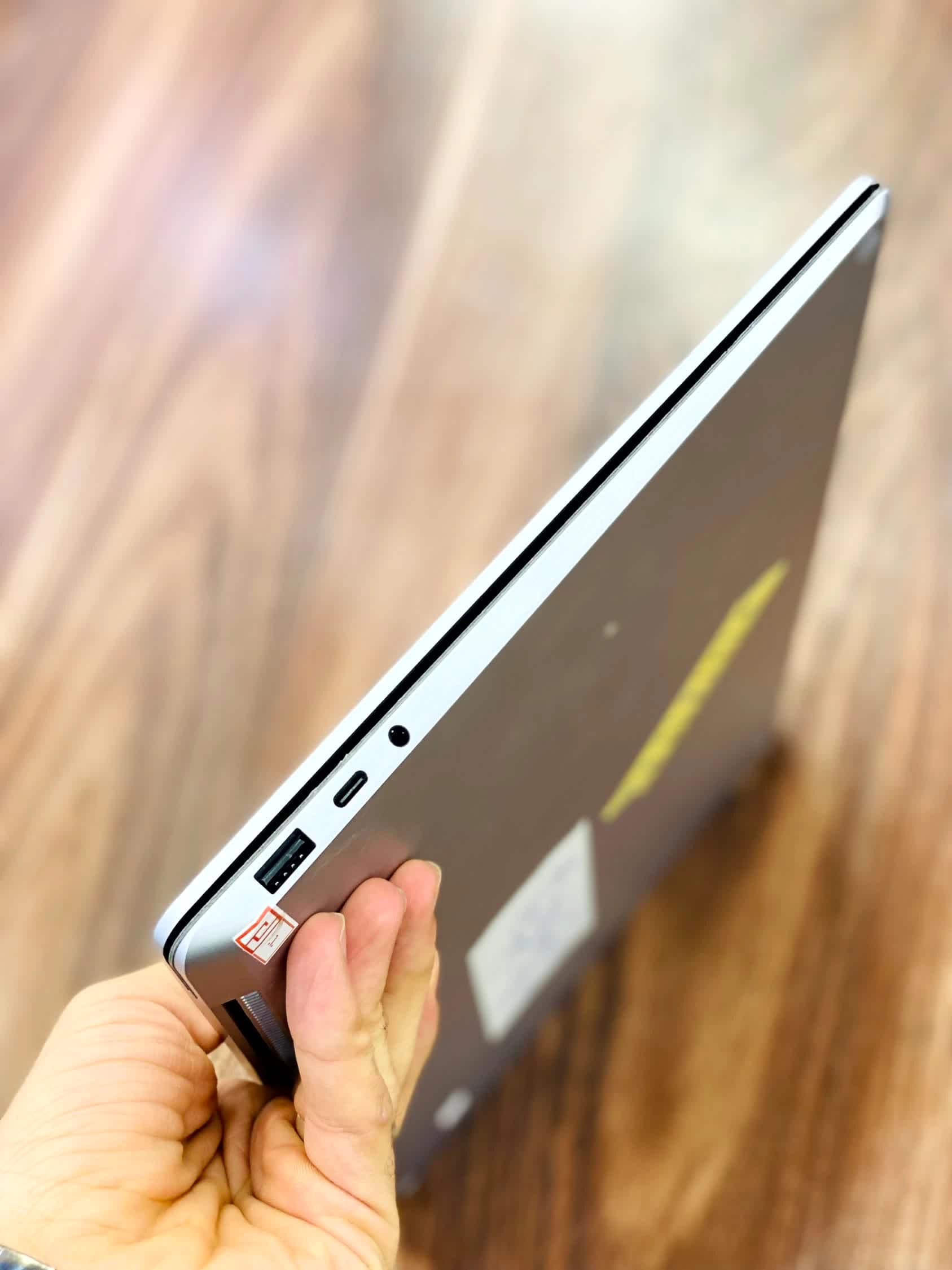 سرفیس لپ تاپ 3 مشخصات i5 8 256 — تصویر ۵