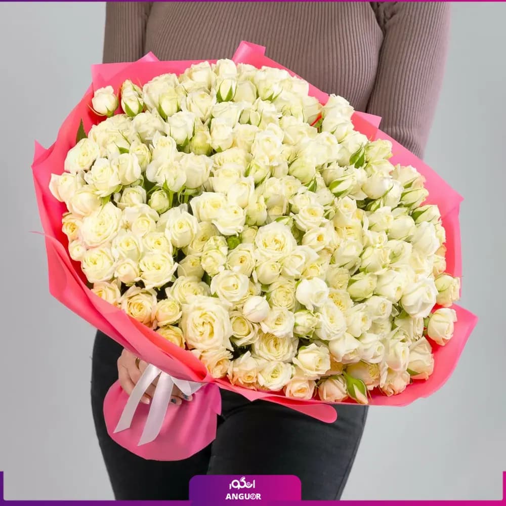 دسته گل رز سفید و رز مینیاتوری
