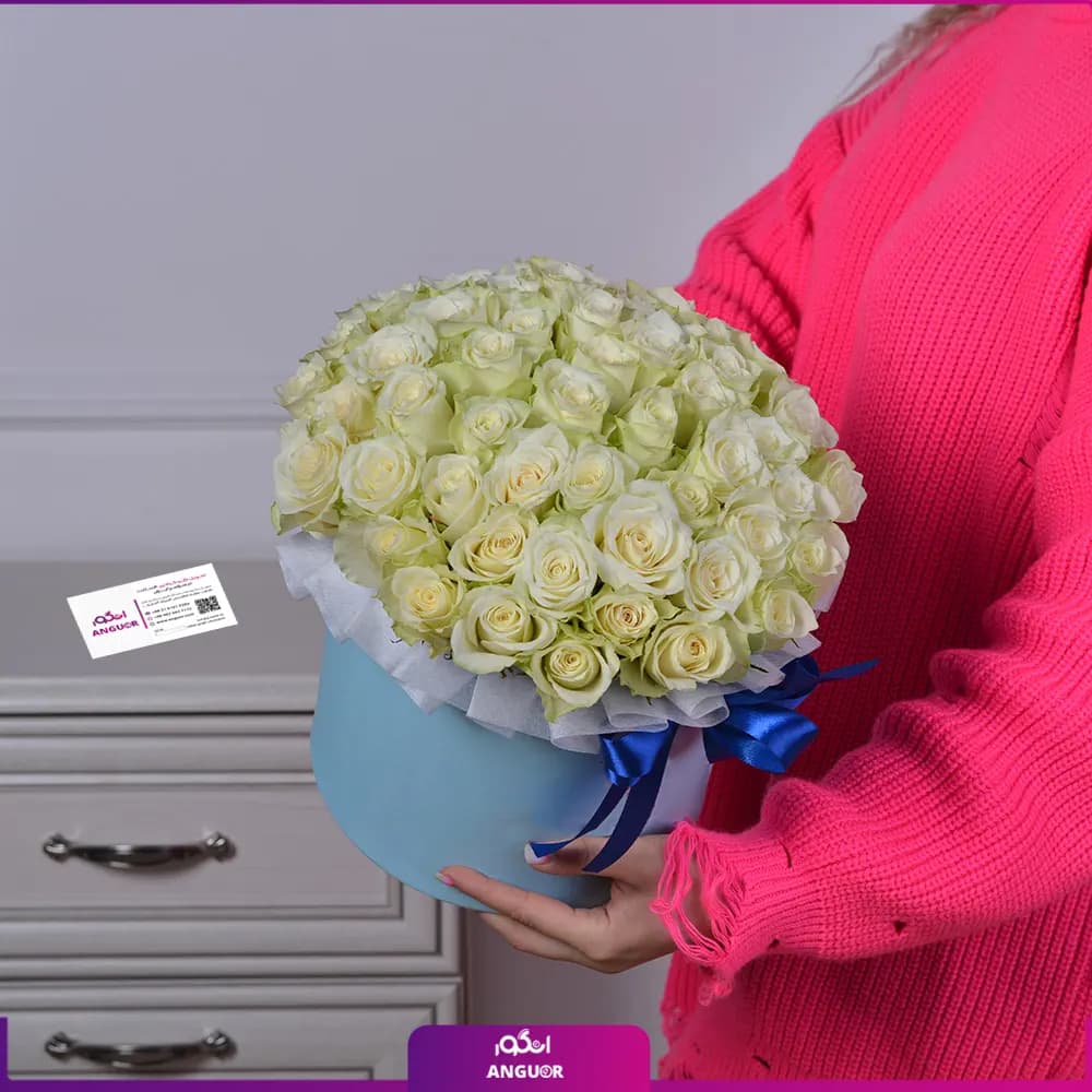 باکس گل رز سفید 75 شاخه — تصویر ۴