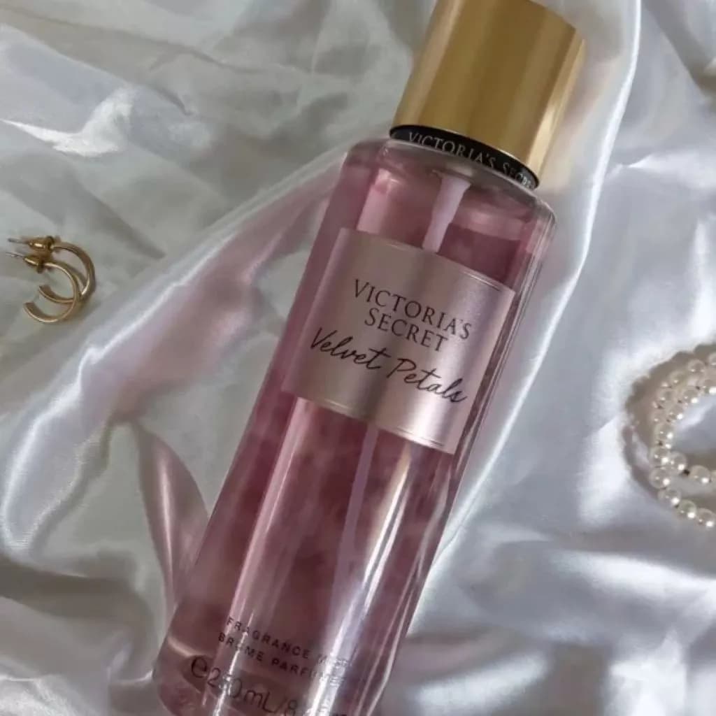 بادی اسپلش زنانه ولوت پتالز ویکتوریا سکرت 250 میل Victoria’s Secret Velvet Petals Fragrance Mist 250ml — تصویر ۵
