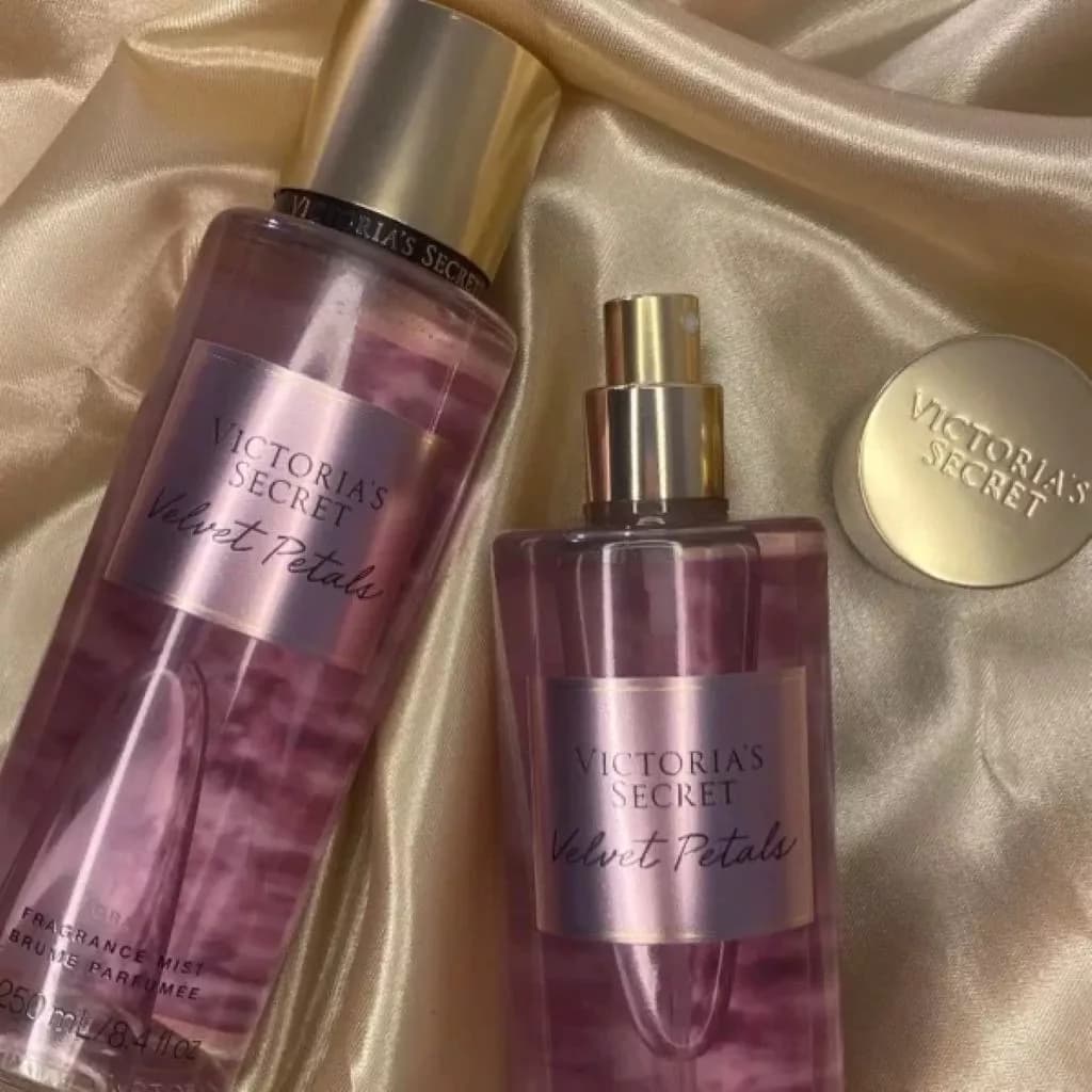 بادی اسپلش زنانه ولوت پتالز ویکتوریا سکرت 250 میل Victoria’s Secret Velvet Petals Fragrance Mist 250ml — تصویر ۴
