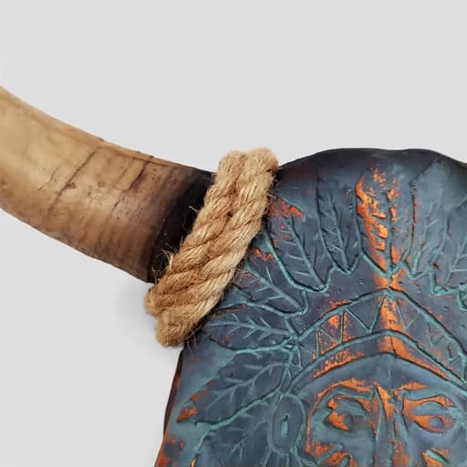 دیوارکوب طرح جمجمه گاومیش (راک) مدل Apache-Knf کد Irz266 رنگ پتینه آبی — تصویر ۵