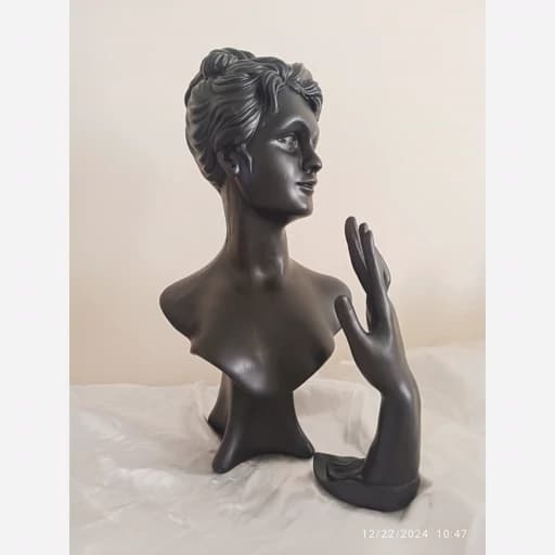 استند طلا و جواهر ب همراه استند دست مانکن جواهرات — تصویر ۹