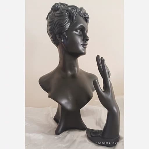 استند طلا و جواهر ب همراه استند دست مانکن جواهرات — تصویر ۶